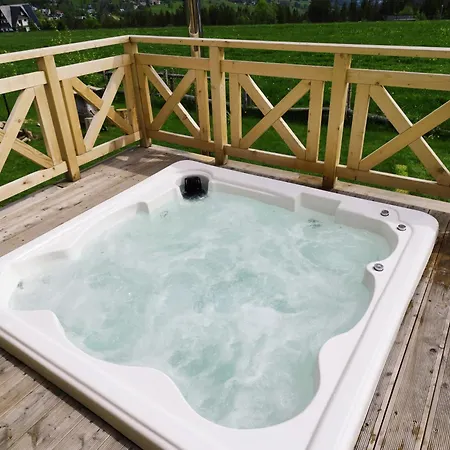 Zymbiansko 2 Z Jacuzzi 木屋 扎布