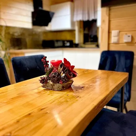 Zymbiansko 2 Z Jacuzzi 木屋 *