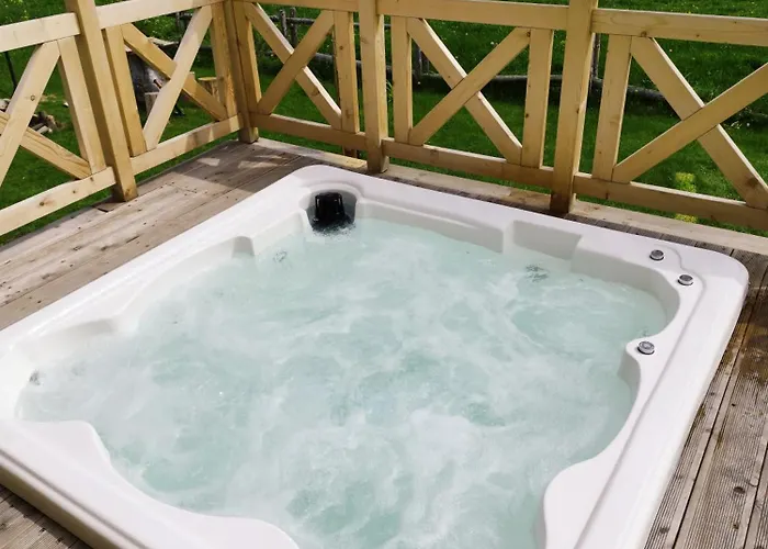 Zymbiansko 2 Z Jacuzzi 木屋 扎布